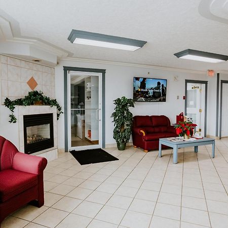 Western Budget Plus Mosaic Suites Penhold Esterno foto