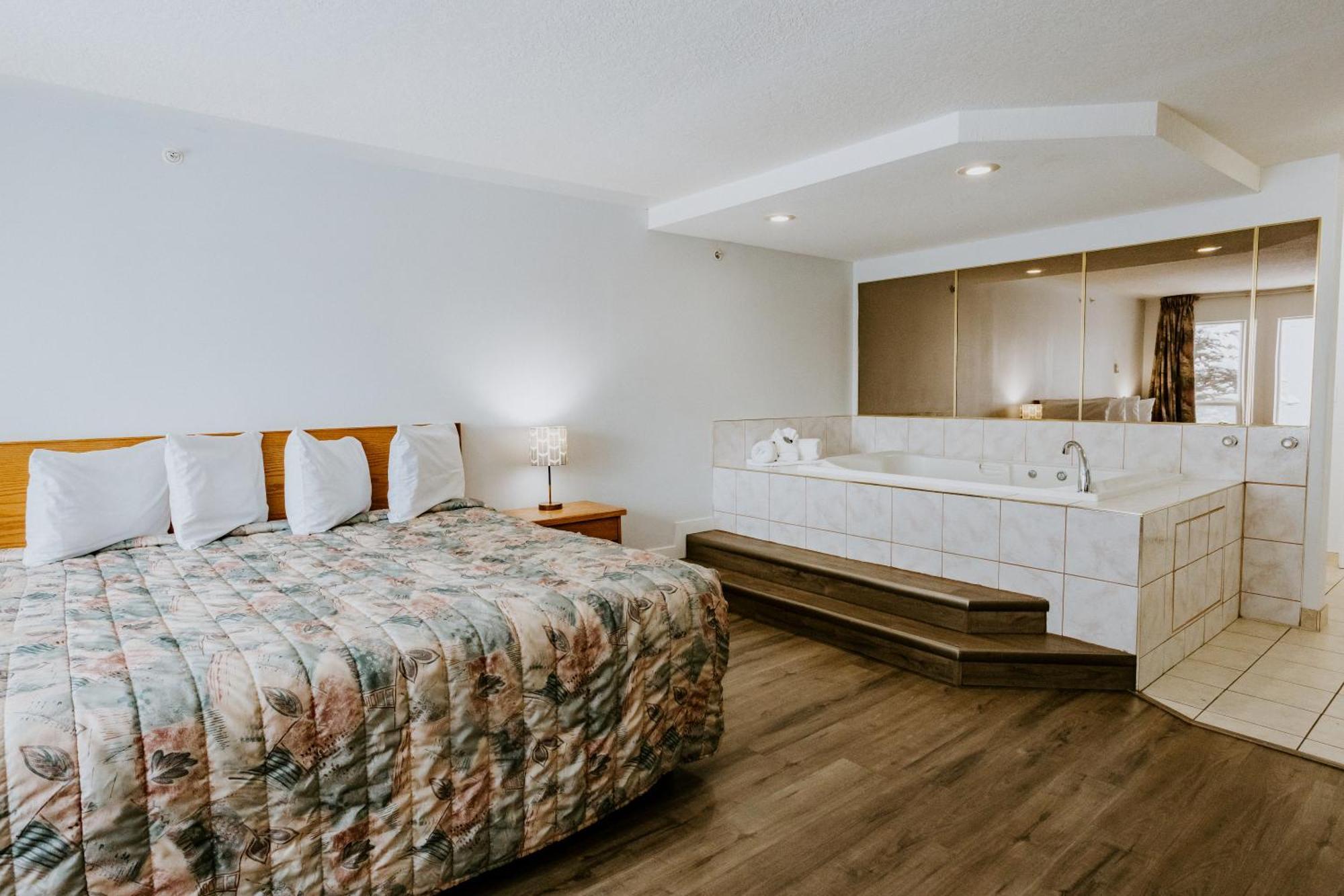 Western Budget Plus Mosaic Suites Penhold Esterno foto