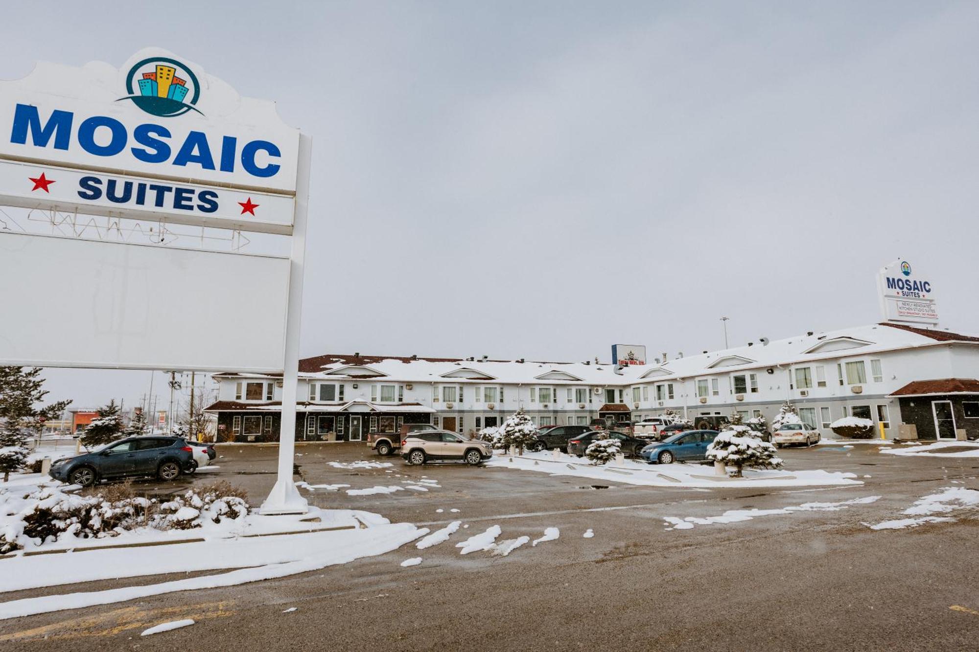 Western Budget Plus Mosaic Suites Penhold Esterno foto