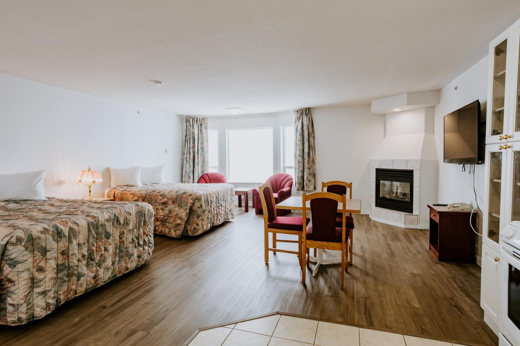 Western Budget Plus Mosaic Suites Penhold Esterno foto