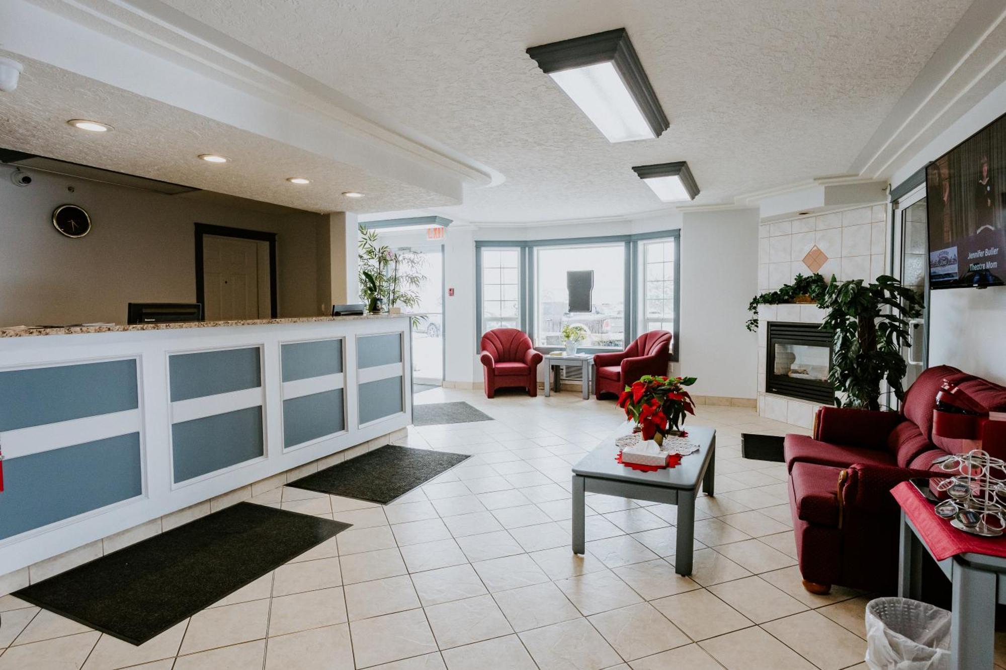 Western Budget Plus Mosaic Suites Penhold Esterno foto