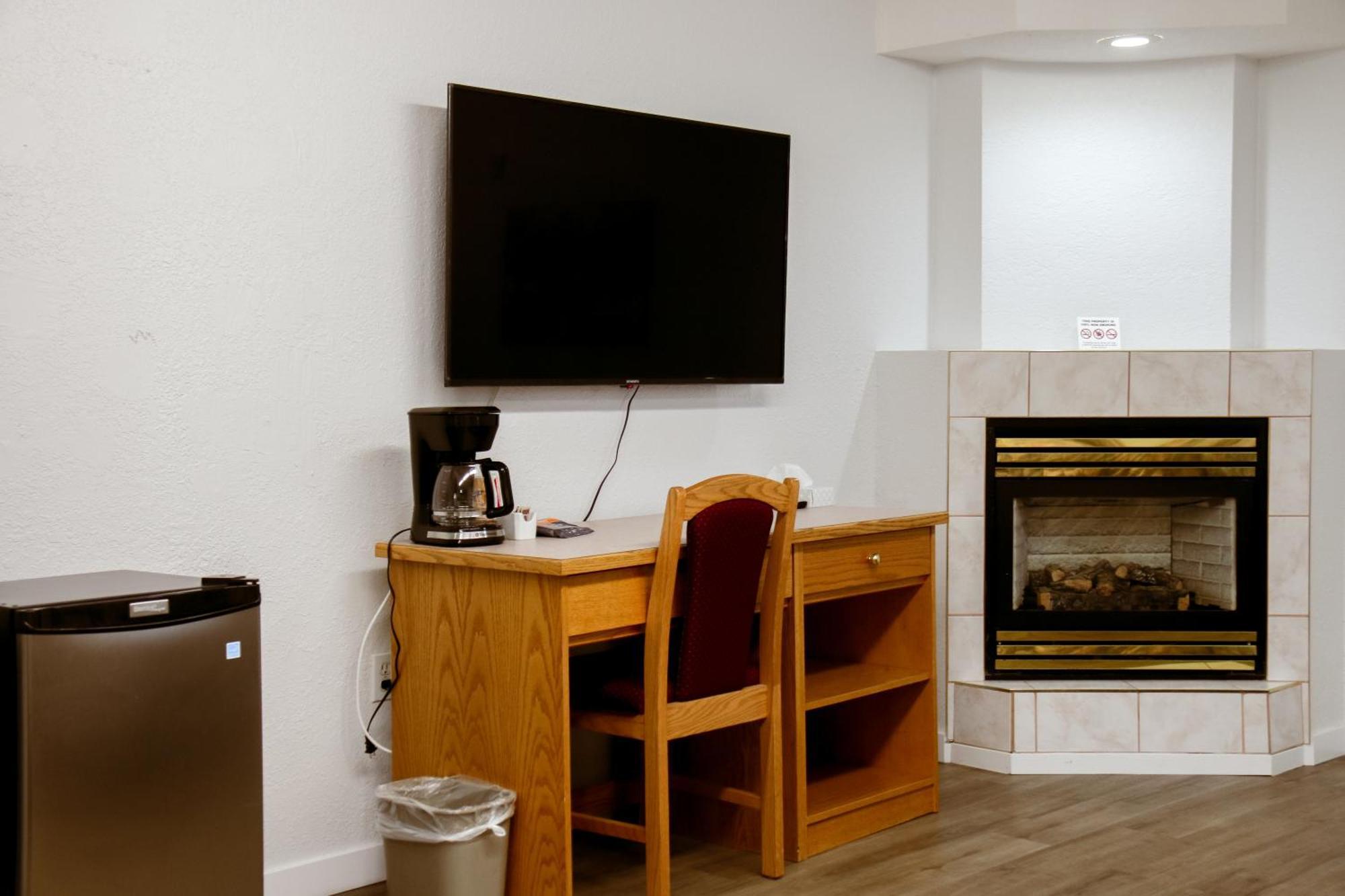 Western Budget Plus Mosaic Suites Penhold Esterno foto