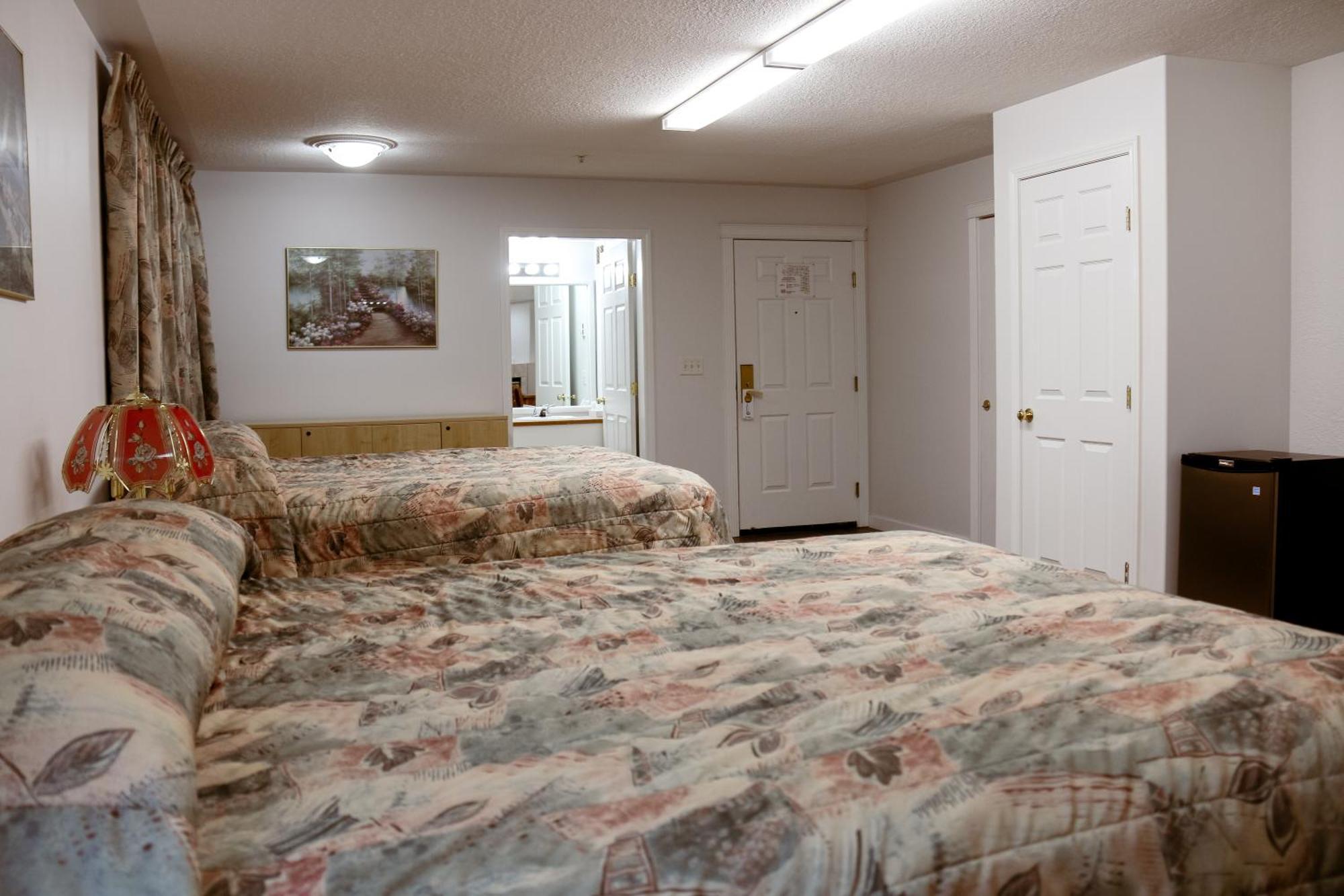 Western Budget Plus Mosaic Suites Penhold Esterno foto